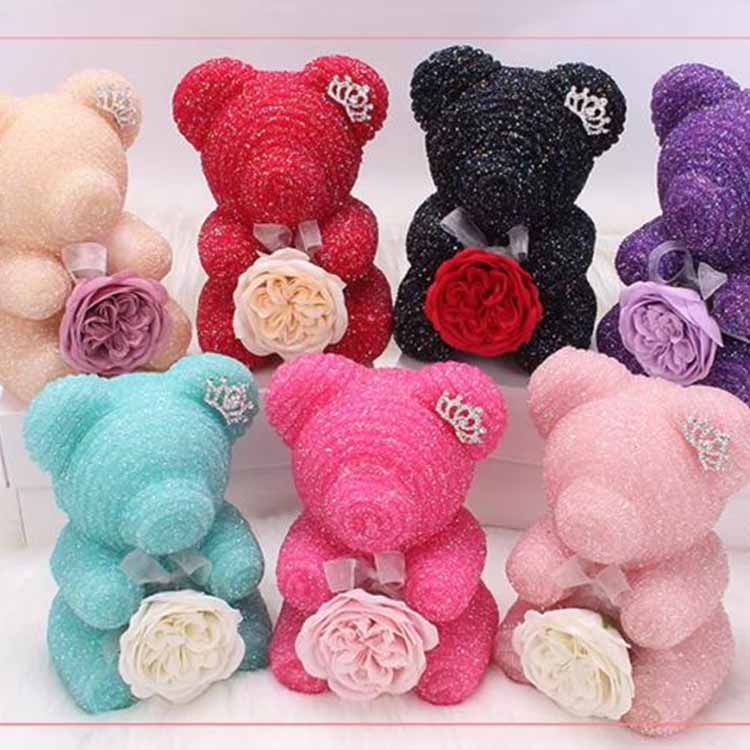 Orso rosa di diamanti