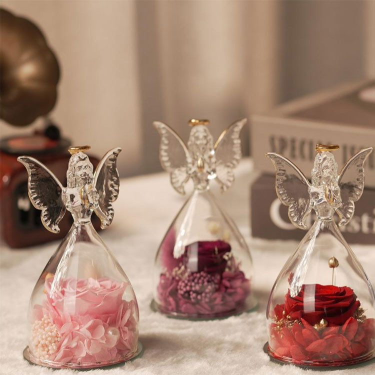 Regalo di fiori conservati con angelo in vetro