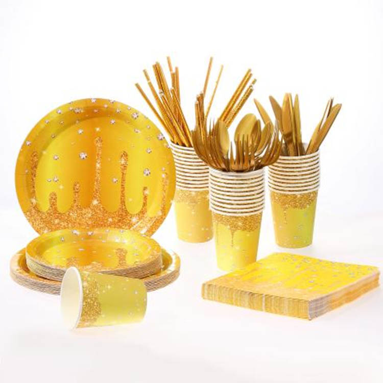 Set di piatti di carta per feste in lamina d'oro