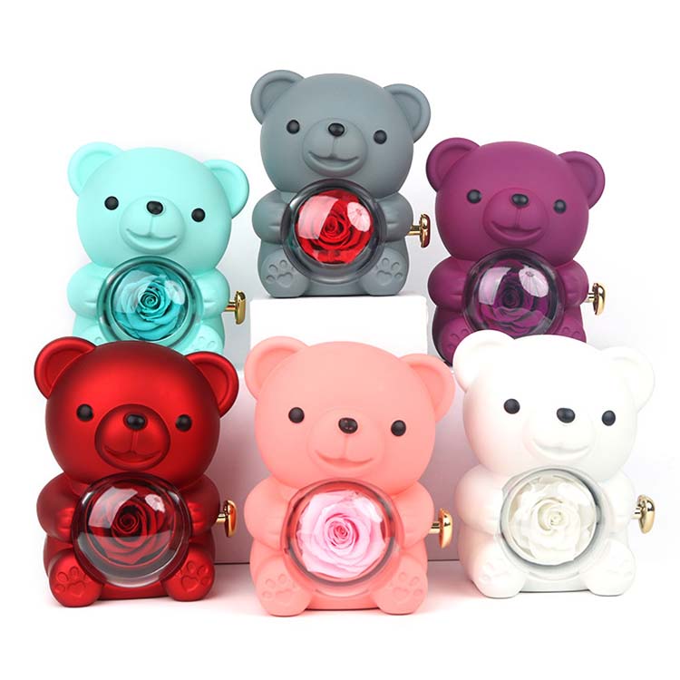 Box di gioielli rosa conservato con orso abbraccio.