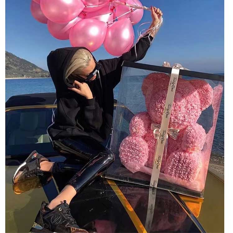 Orsacchiotto di fiori di rosa