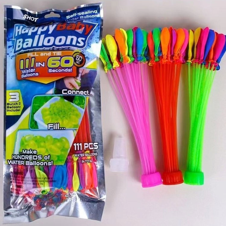 Palloncini d'acqua con oggetti magici estivi